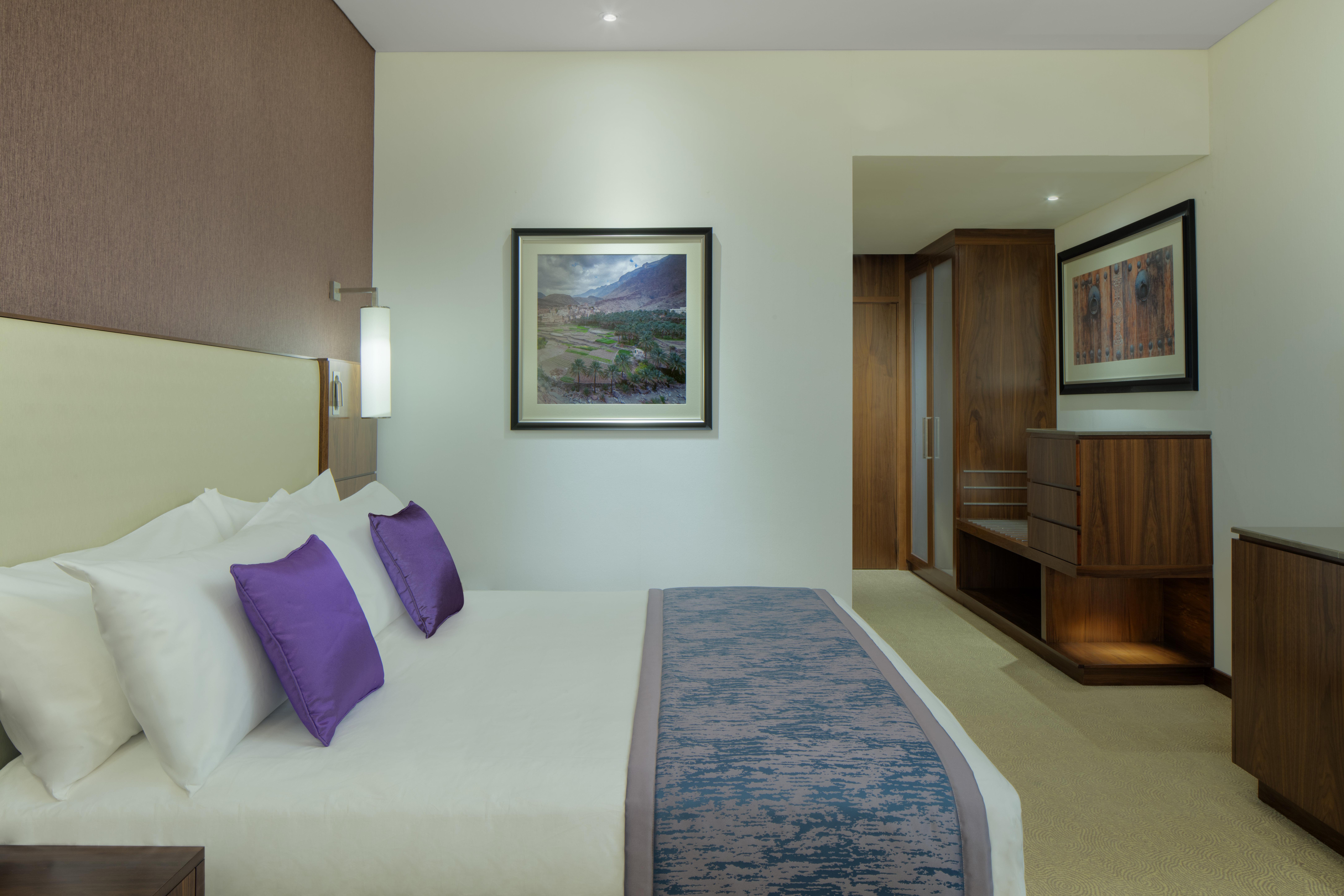 คราวน์ พลาซา มัสกัต โอซีอีซี Hotel ภายนอก รูปภาพ