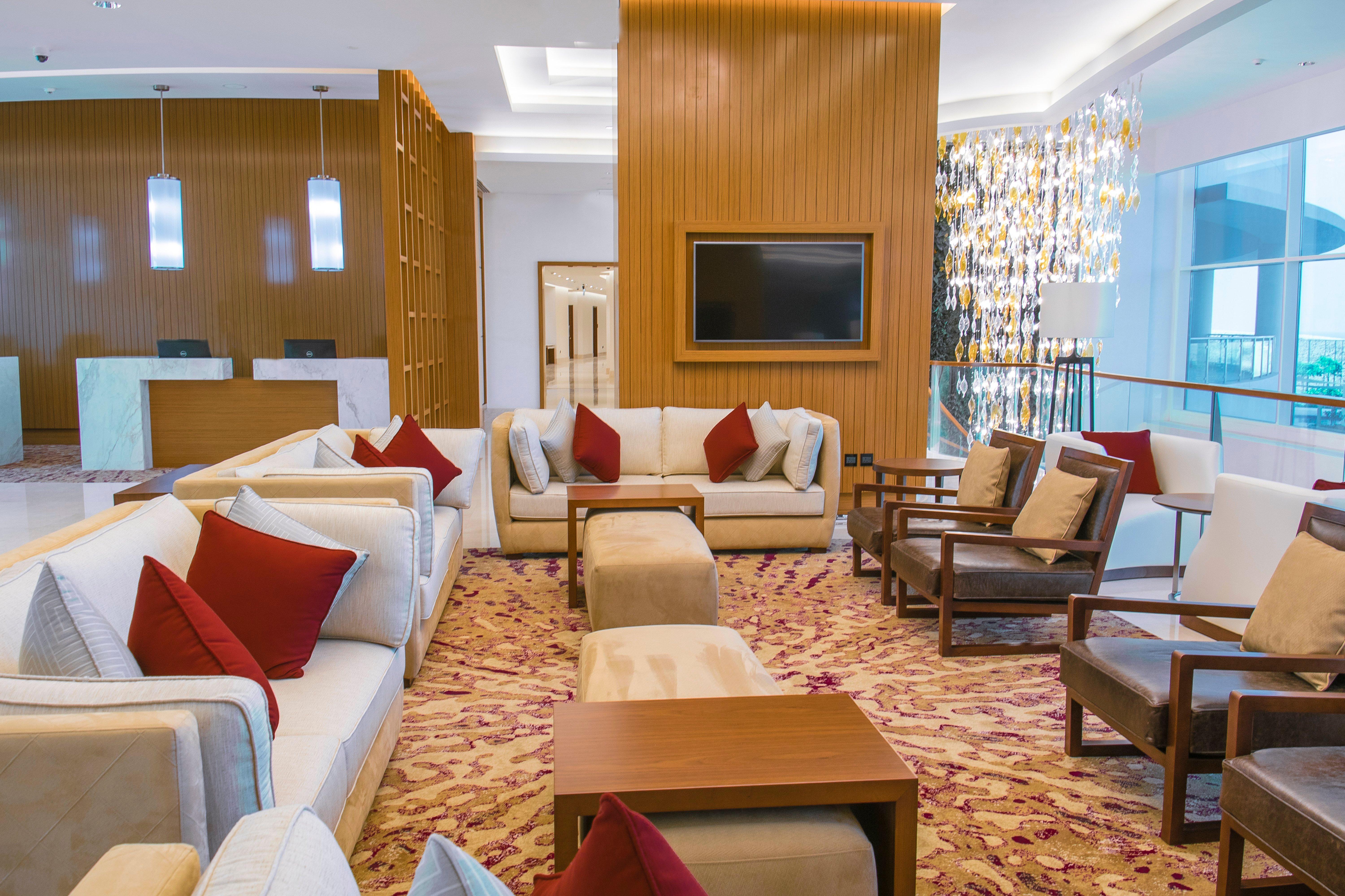 คราวน์ พลาซา มัสกัต โอซีอีซี Hotel ภายนอก รูปภาพ