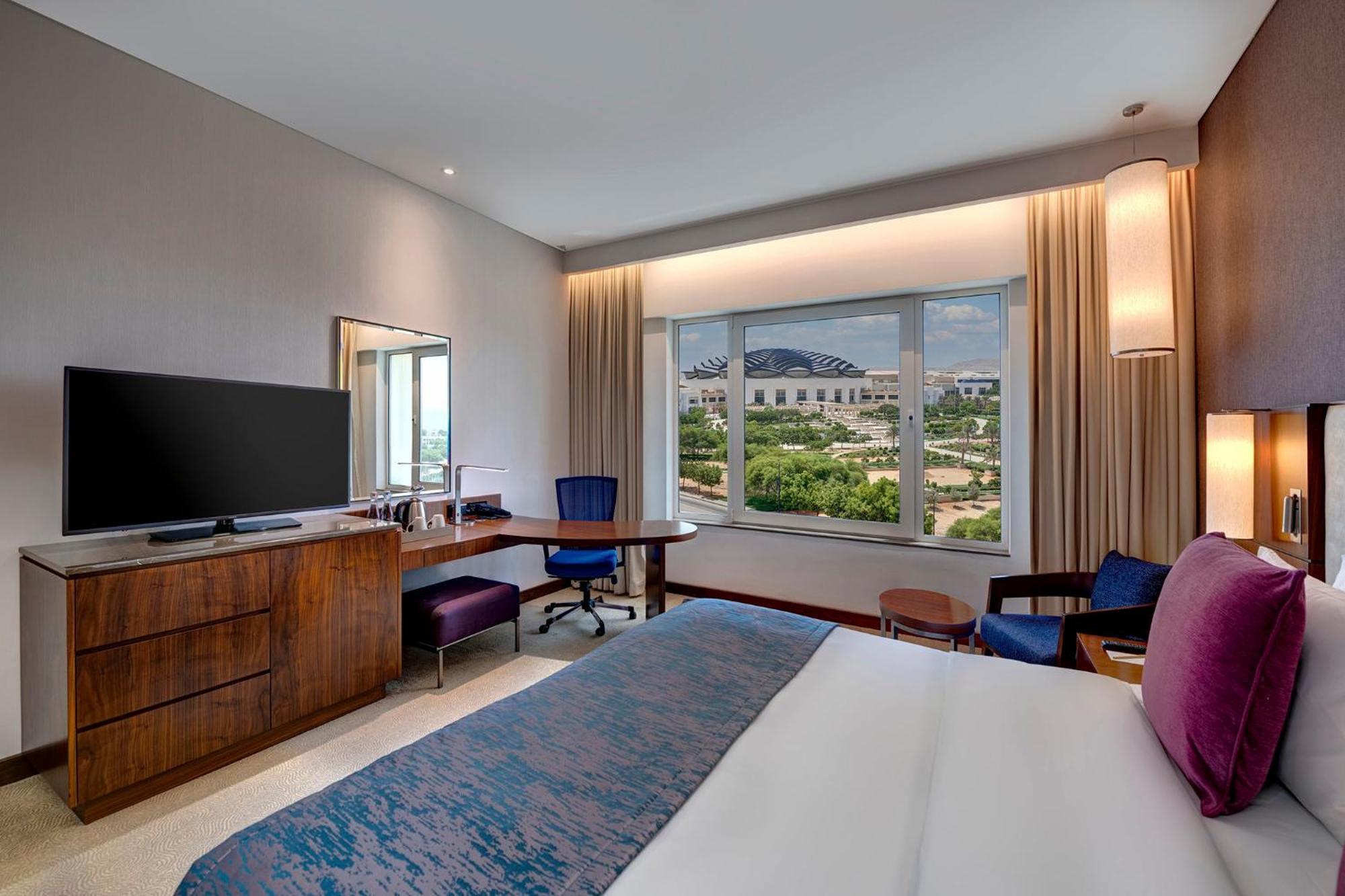 คราวน์ พลาซา มัสกัต โอซีอีซี Hotel ภายนอก รูปภาพ
