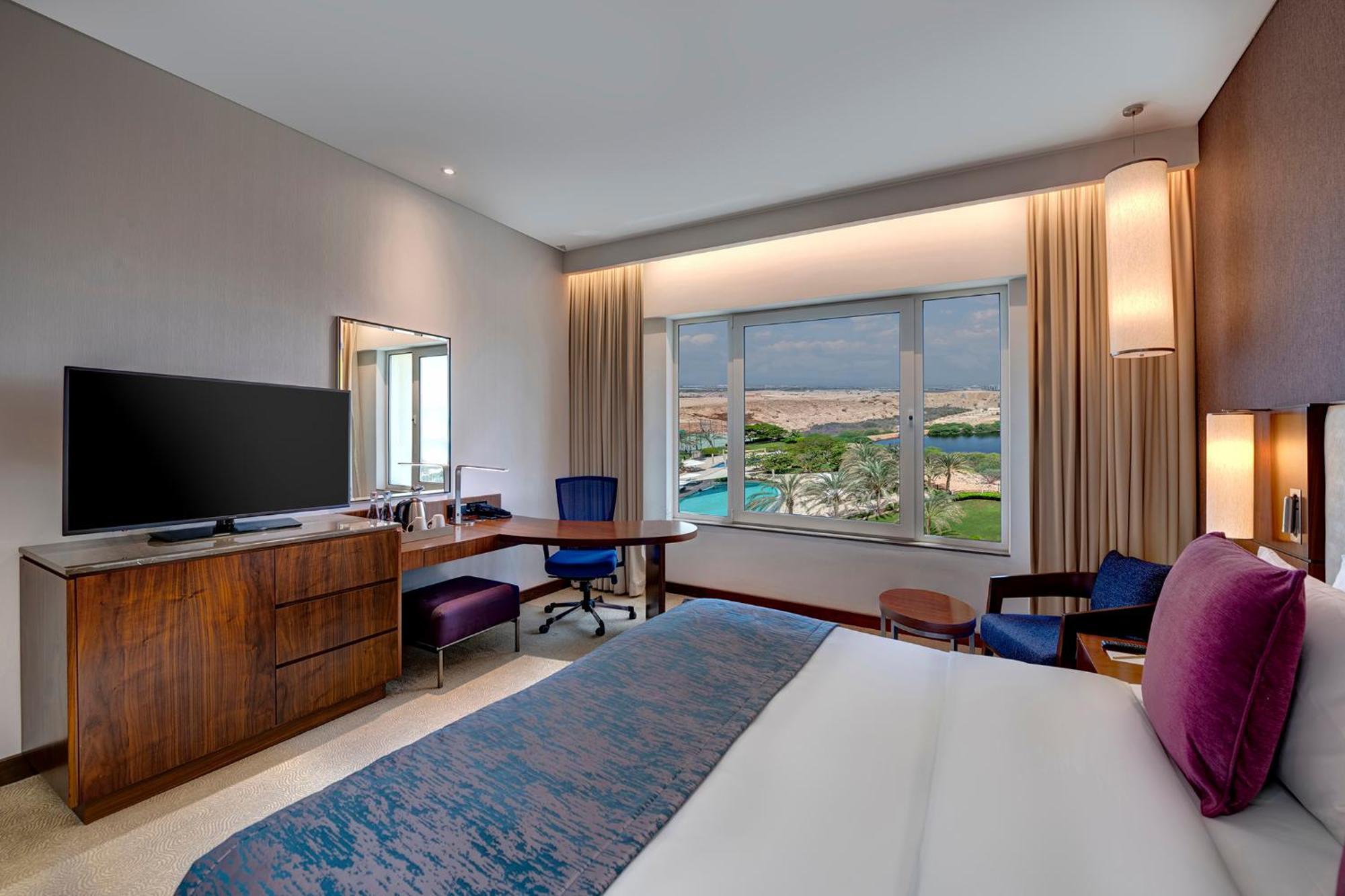 คราวน์ พลาซา มัสกัต โอซีอีซี Hotel ภายนอก รูปภาพ