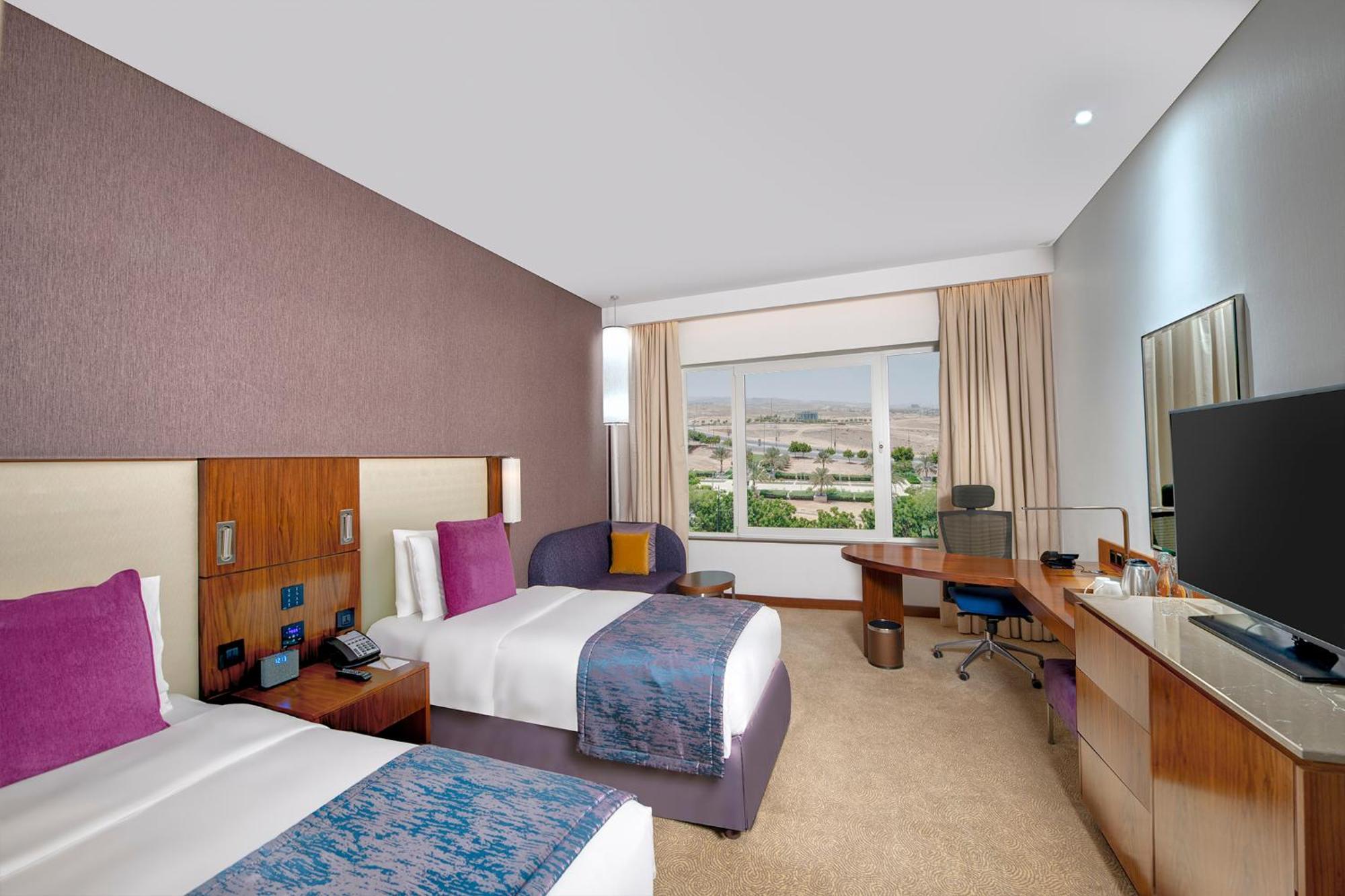 คราวน์ พลาซา มัสกัต โอซีอีซี Hotel ภายนอก รูปภาพ