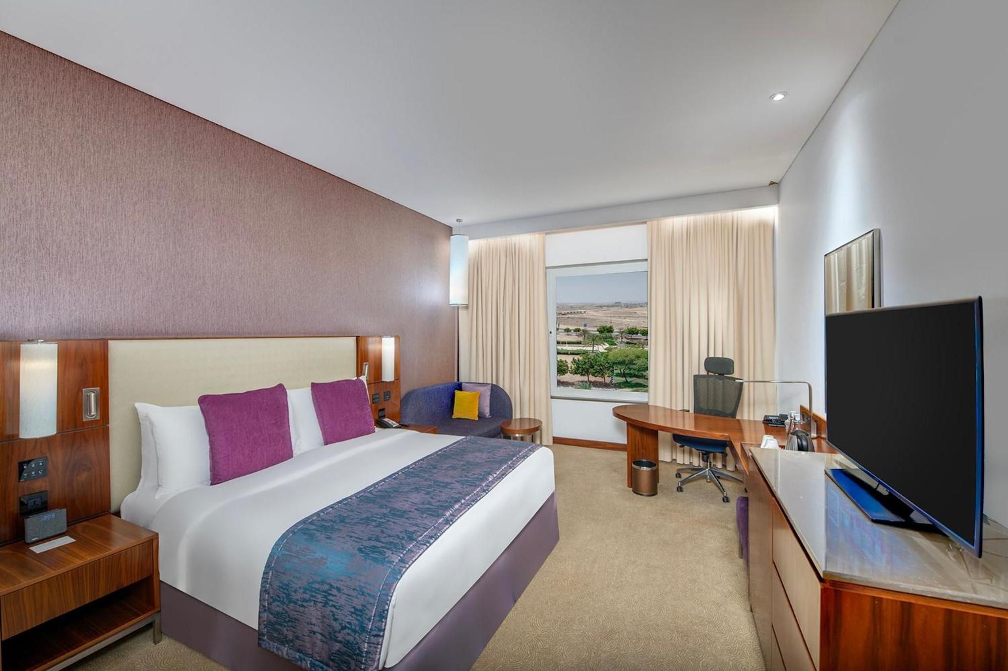 คราวน์ พลาซา มัสกัต โอซีอีซี Hotel ภายนอก รูปภาพ