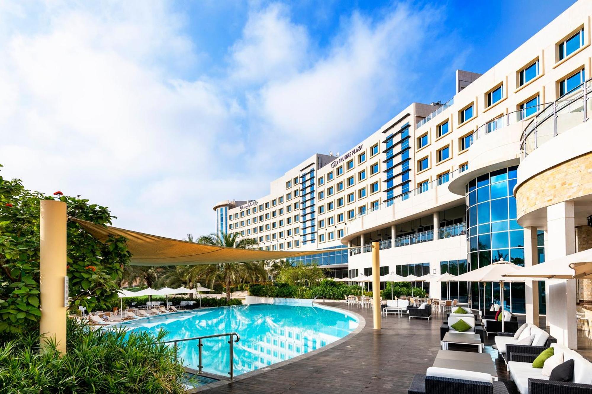 คราวน์ พลาซา มัสกัต โอซีอีซี Hotel ภายนอก รูปภาพ